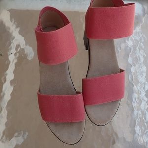 Ladies ladies Charleston Shoe Company Shoes size 6 Coral